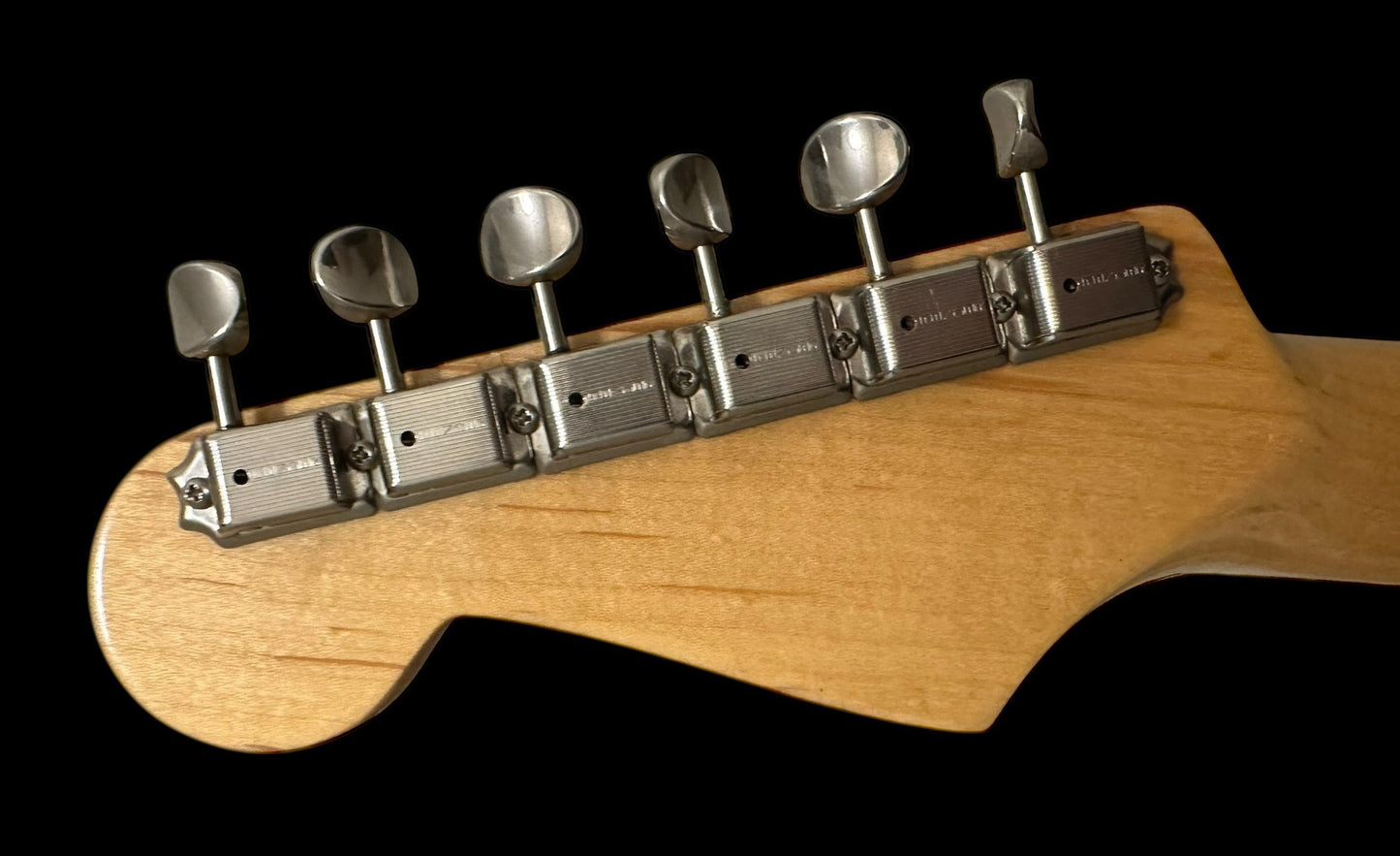 1965 Fender® Stratocaster American Vintage - Dakota Red