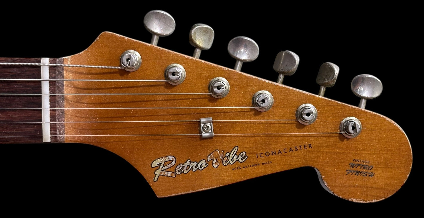 RetroVibe® Iconacaster Vintage White Rosewood