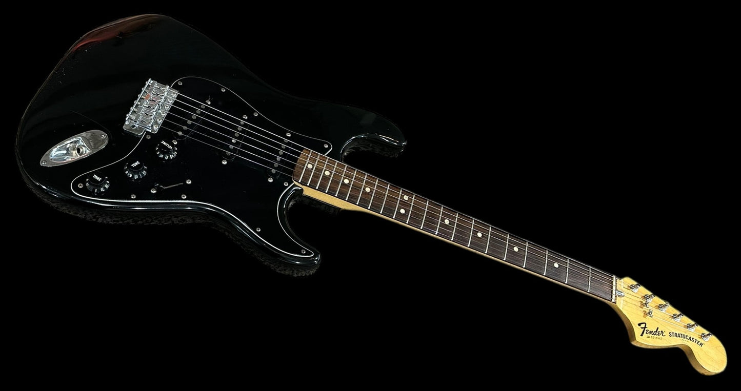 1977 Fender® Stratocaster Black with Rosewood Neck
