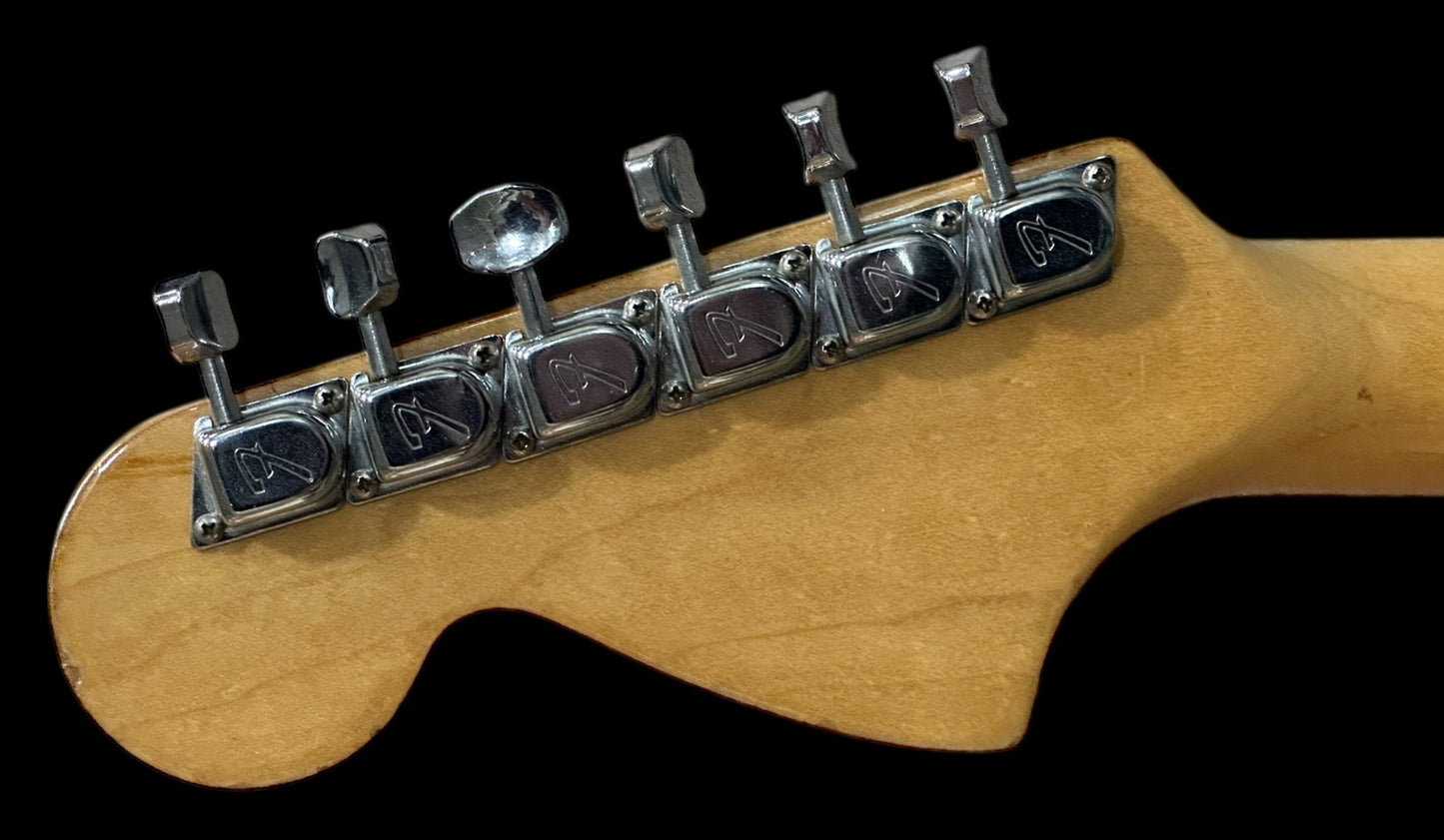 1977 Fender® Stratocaster Black with Rosewood Neck