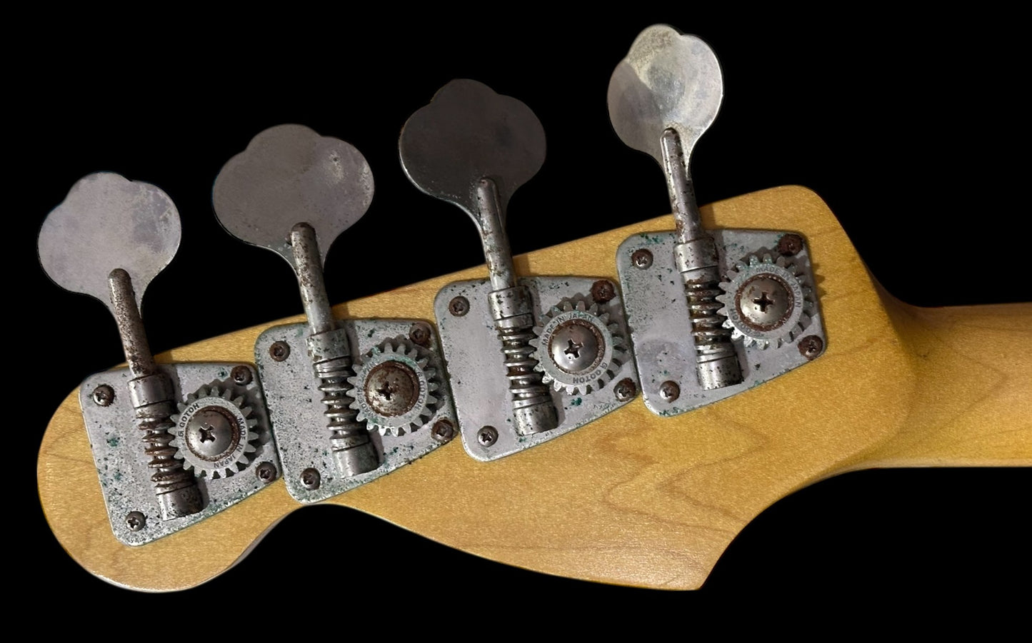 RetroVibe® Decision Bass Black over Sunburst MapleNeck