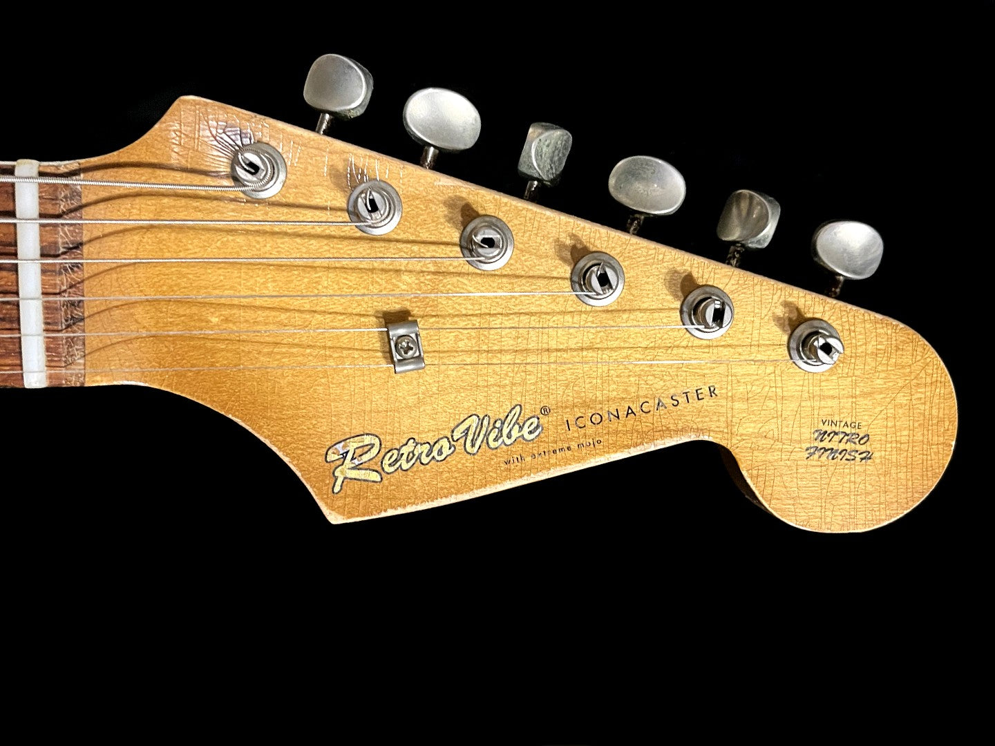 RetroVibe® Iconacaster - Fiesta Red over 3-Tone Sunburst RV37